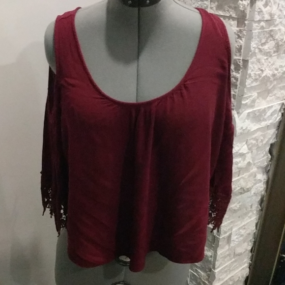 Cold shoulder with lace arm blouse